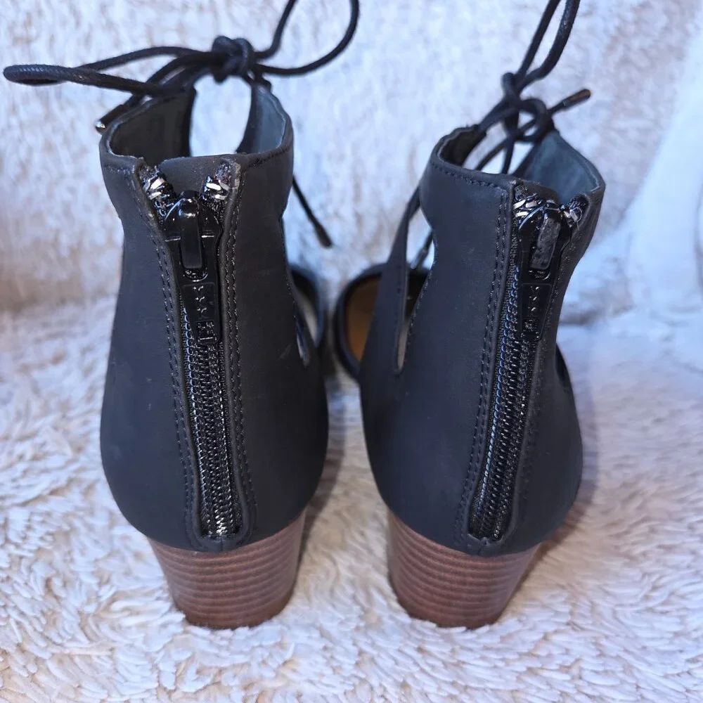 GB Girls Size 4 Black Accorde Cut Out Heeled Dress Shoes, NWT